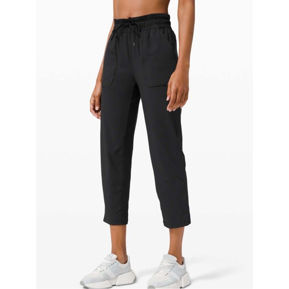Lululemon Beyond the Studio Crop in Black Size 6